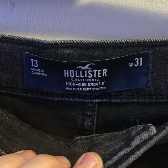 Hollister Shorts - Picture 2 of 3